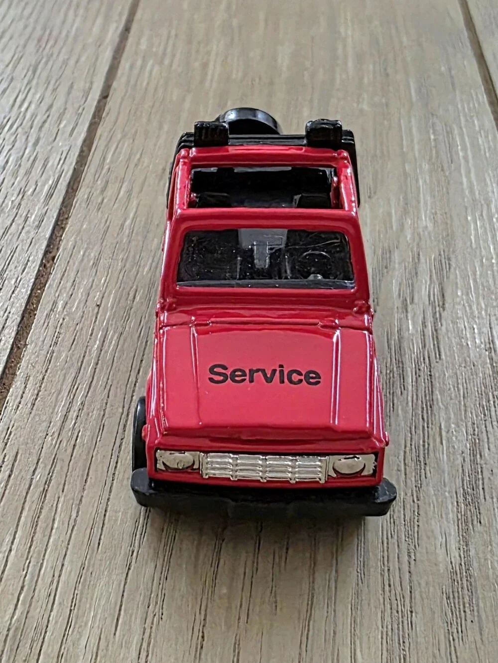 Maisto Suzuki 1986-1995 SJ4130 Samurai 4x4 SUV Red Service Vehicle 1:64 Diecast